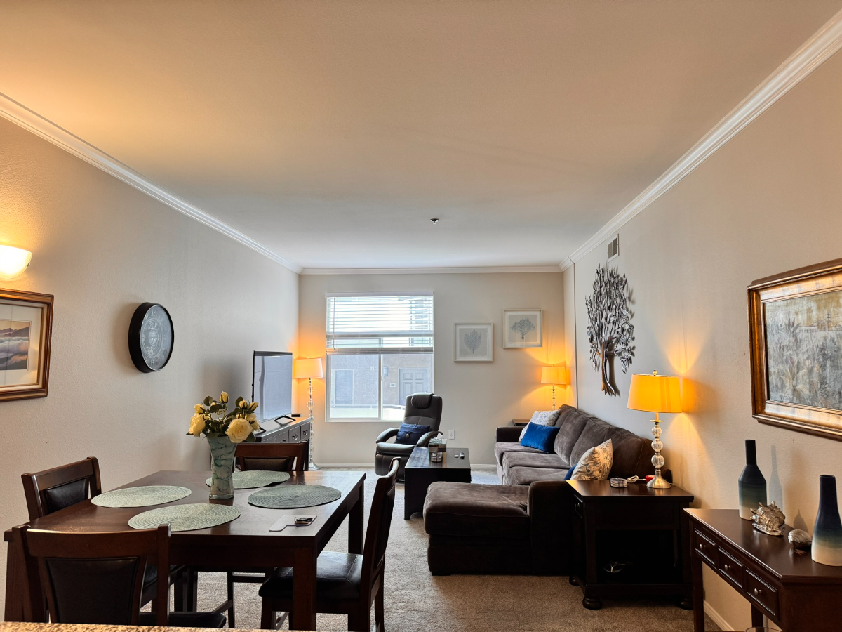 Large Unit with Astonishing View, WD/AC/Parking - Photo 4
