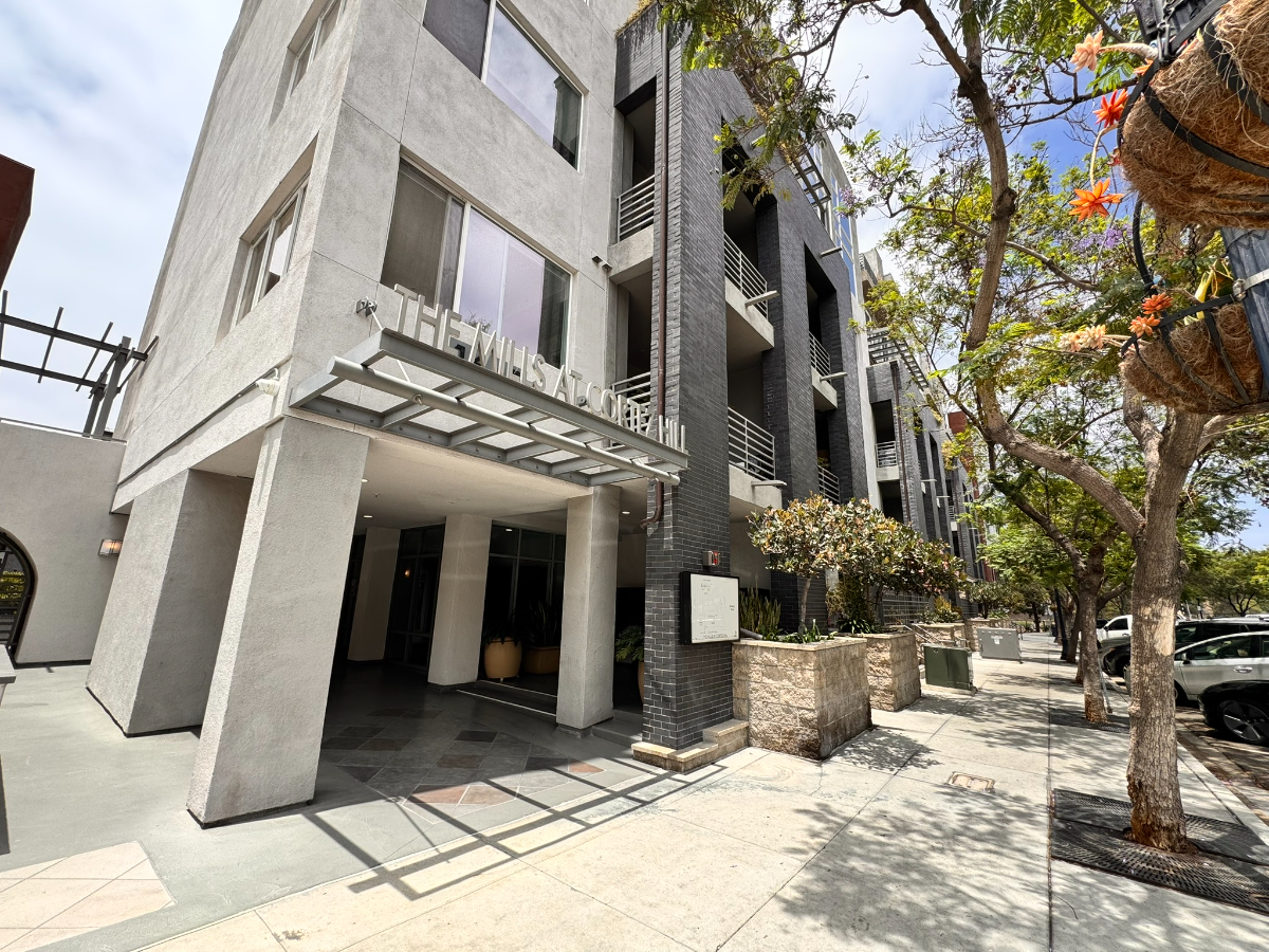 Large Unit with Astonishing View, WD/AC/Parking - Photo 2
