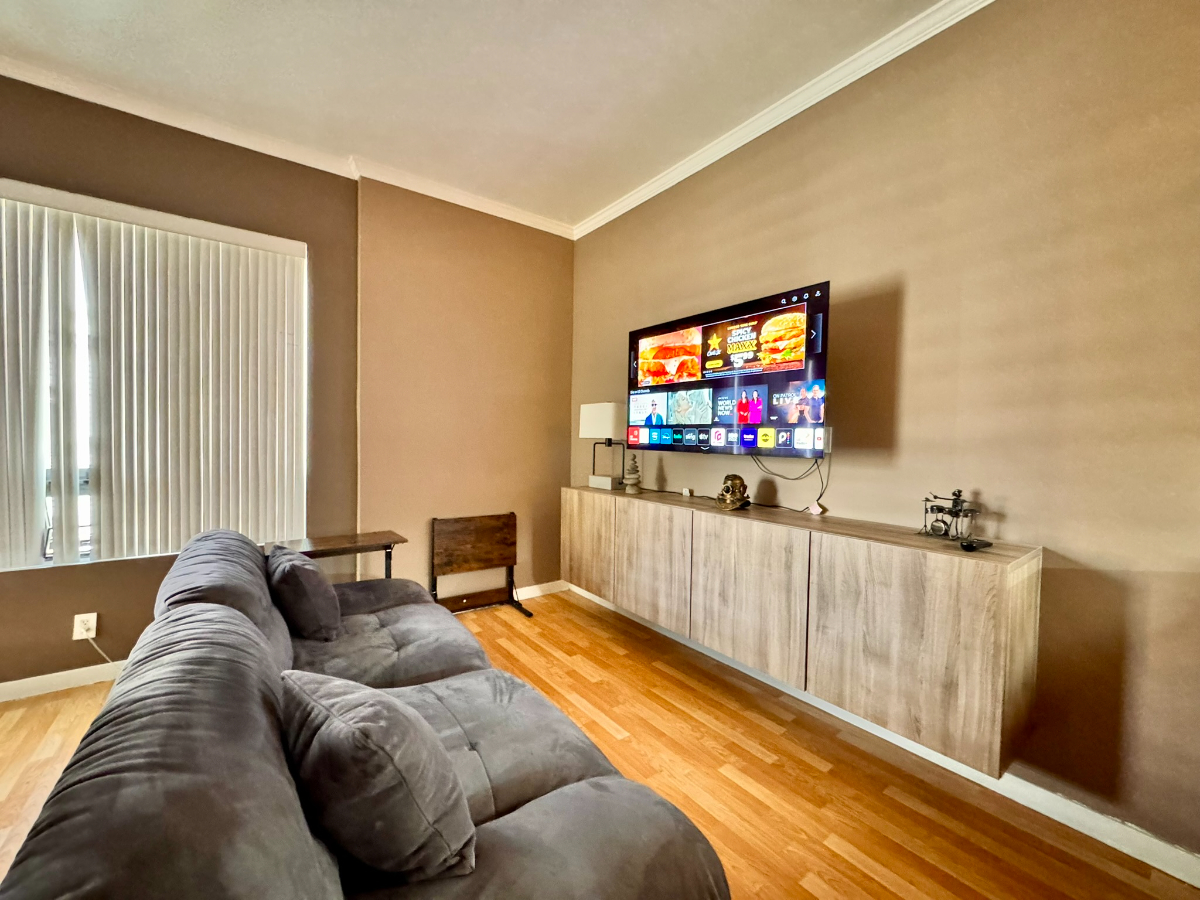 Large Unit with Astonishing View, WD/AC/Parking - Photo 2