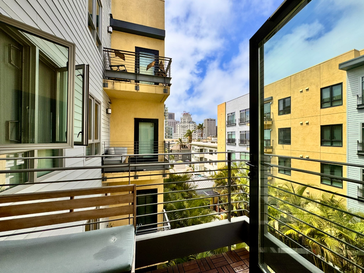 Large Unit with Astonishing View, WD/AC/Parking - Photo 6