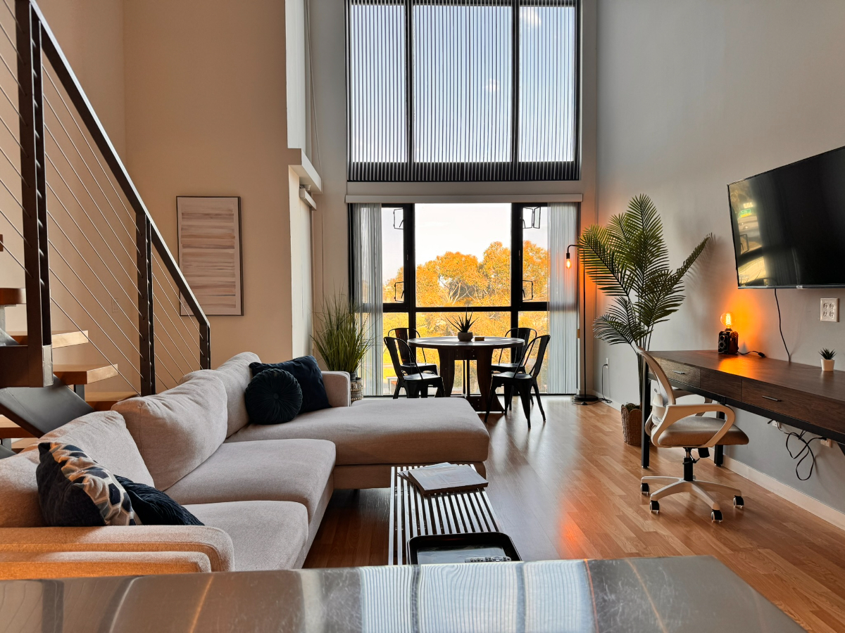 Large Unit with Astonishing View, WD/AC/Parking - Photo 2