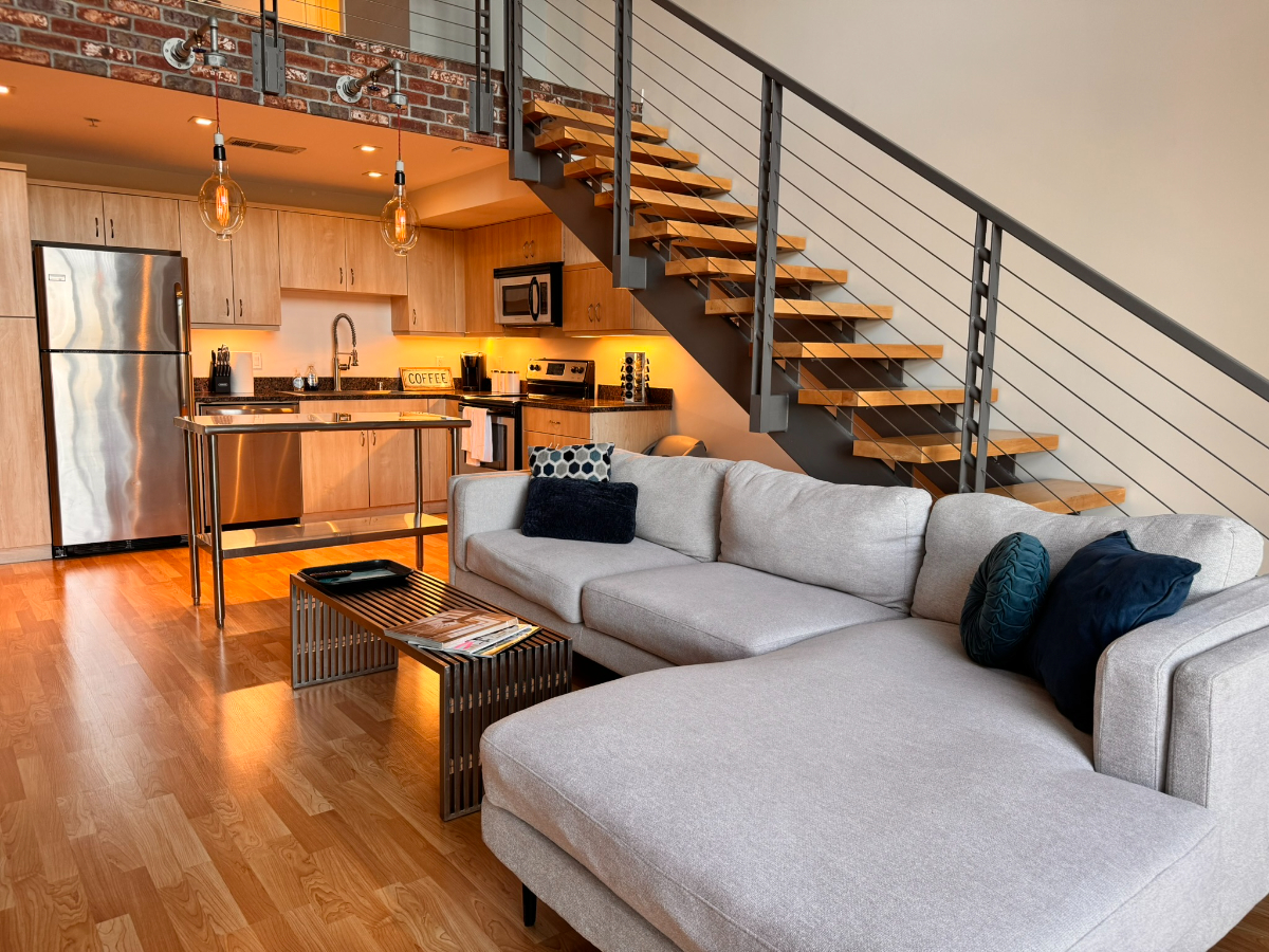 Large Unit with Astonishing View, WD/AC/Parking - Photo 3