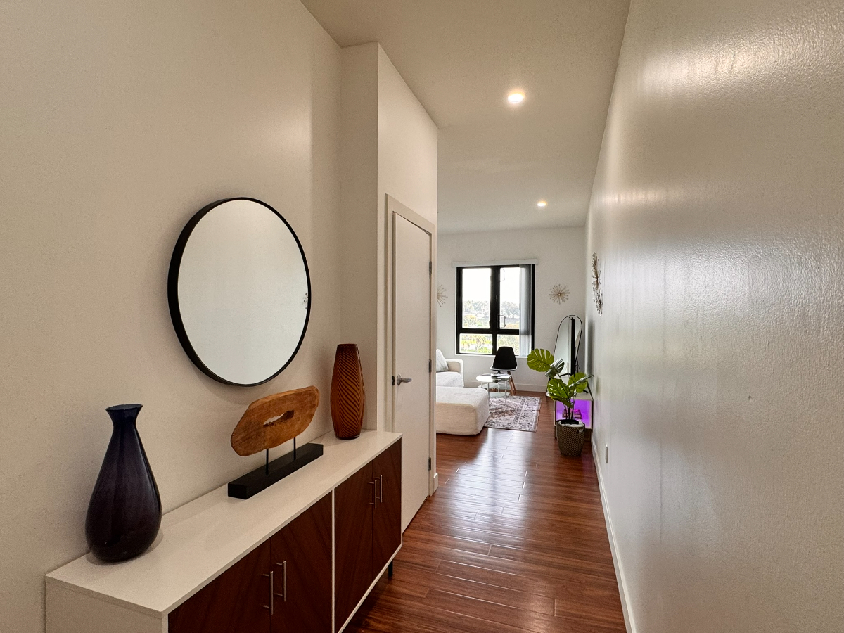 Large Unit with Astonishing View, WD/AC/Parking - Photo 2