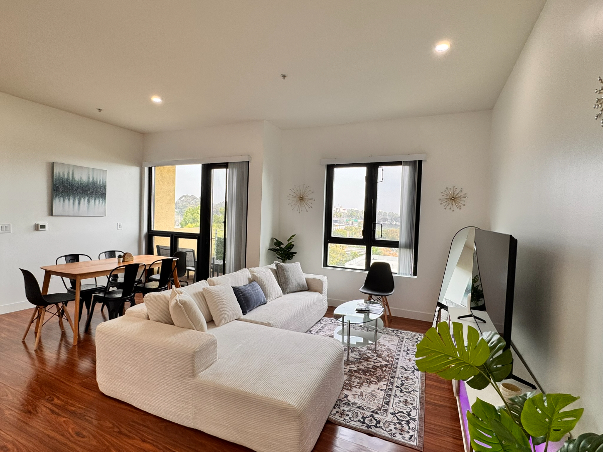 Large Unit with Astonishing View, WD/AC/Parking - Photo 3