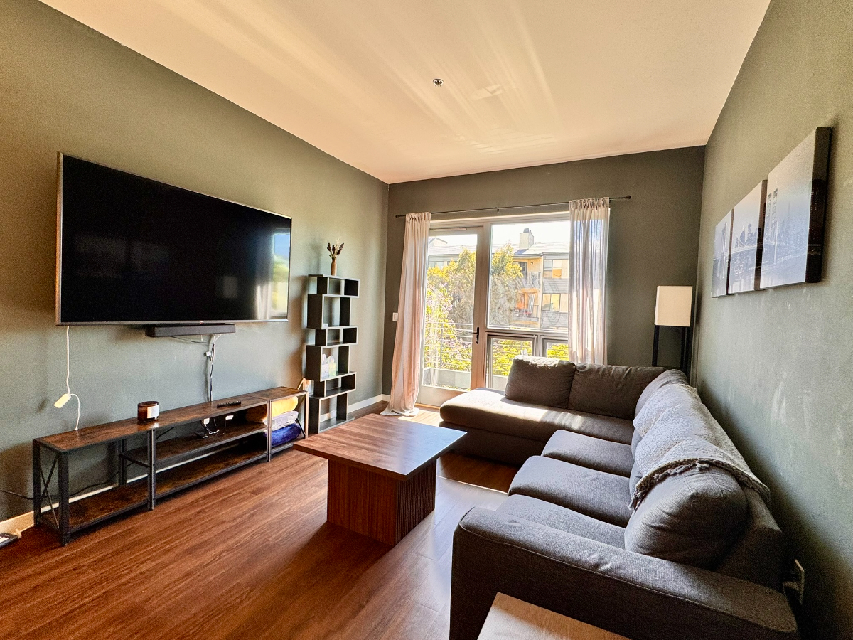 Large Unit with Astonishing View, WD/AC/Parking - Photo 2