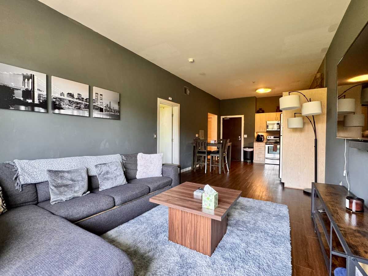 Large Unit with Astonishing View, WD/AC/Parking - Photo 3