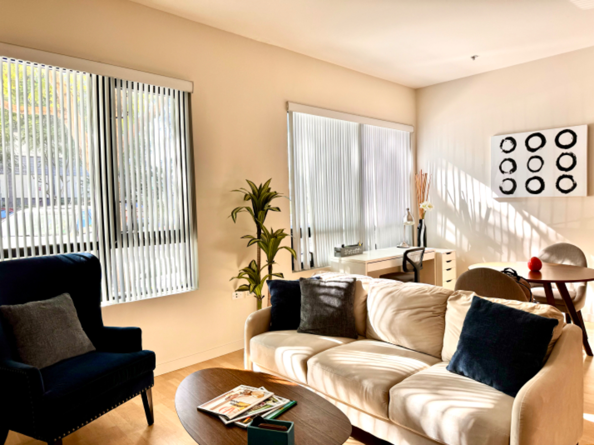 Urban Corner 2br 2bth, Park View, WD/AC/Parking