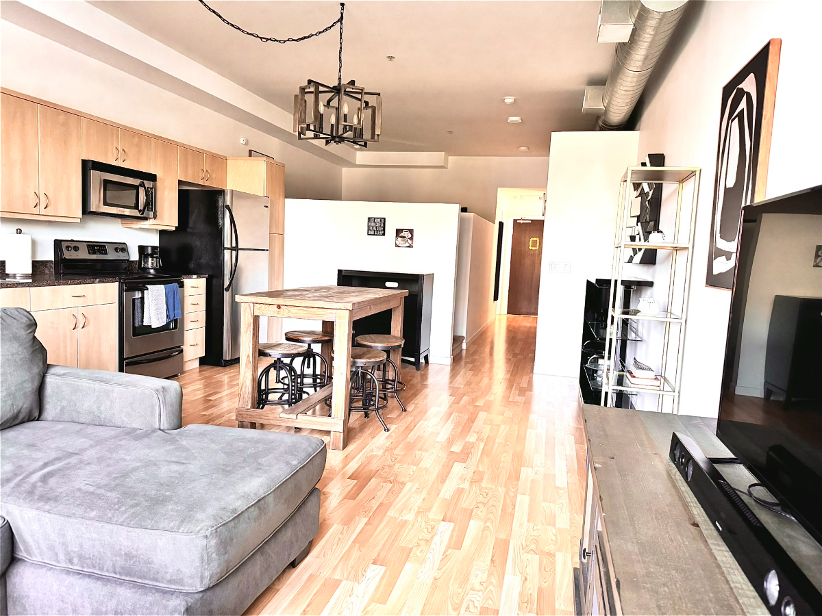 Large Unit with Astonishing View, WD/AC/Parking - Photo 2