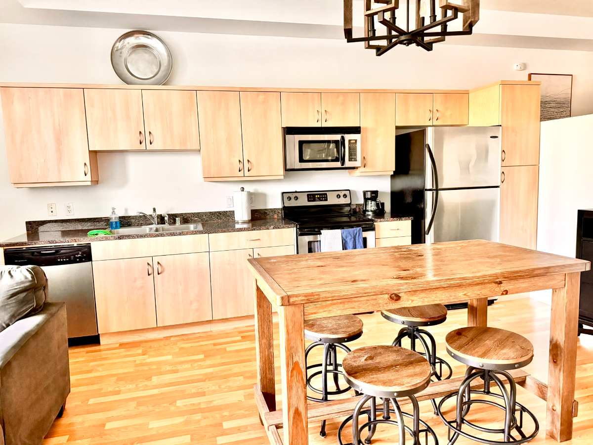 Large Unit with Astonishing View, WD/AC/Parking - Photo 3