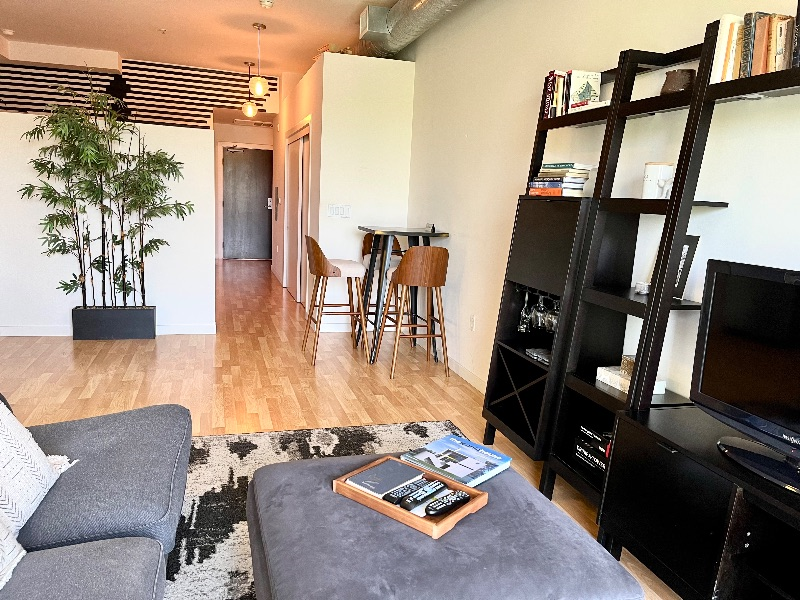 Large Unit with Astonishing View, WD/AC/Parking - Photo 3
