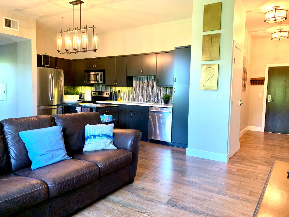 Large Unit with Astonishing View, WD/AC/Parking - Photo 2