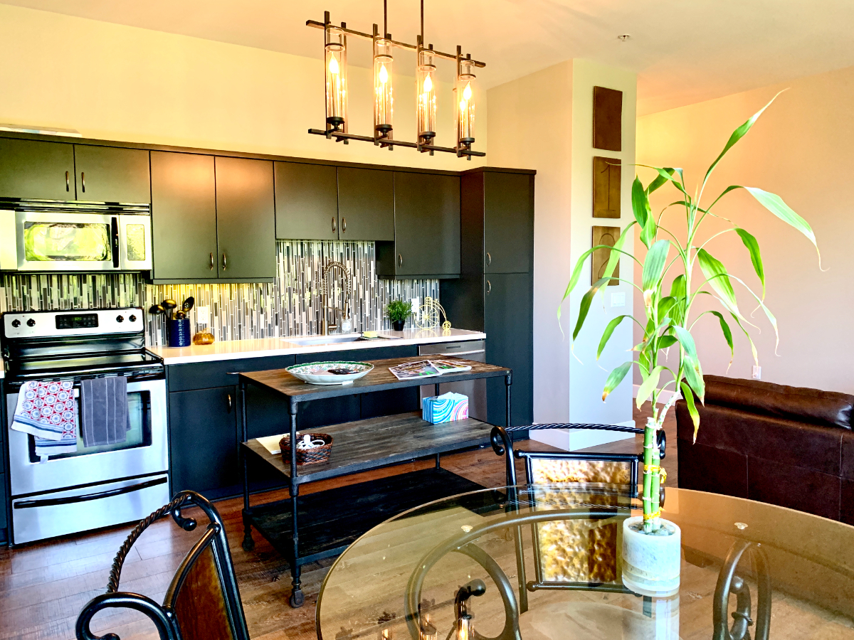 Large Unit with Astonishing View, WD/AC/Parking - Photo 3