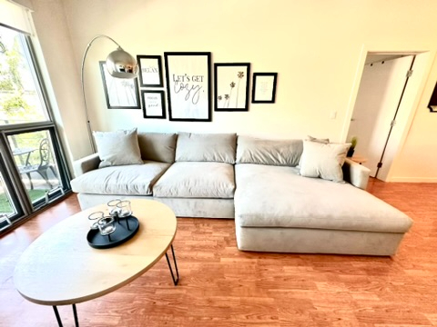 Large Unit with Astonishing View, WD/AC/Parking - Photo 4