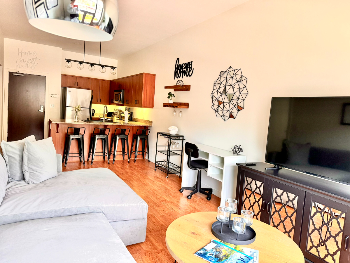 Large Unit with Astonishing View, WD/AC/Parking - Photo 2