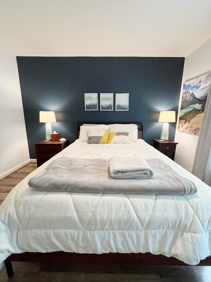 Private Bedroom, Bathroom and Livingroom in Mid Century Modern home - Photo 9