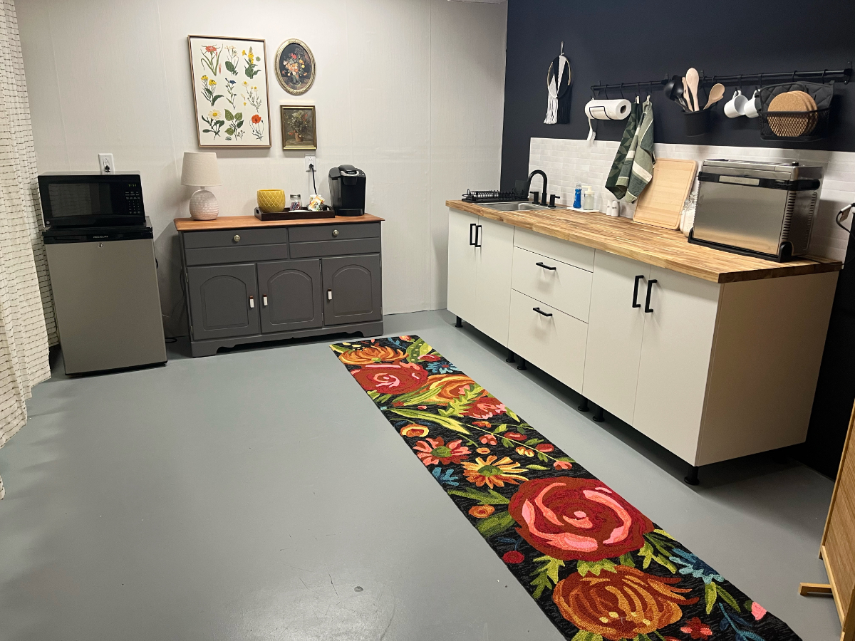 Private Bedroom, Bathroom and Livingroom in Mid Century Modern home - Photo 11