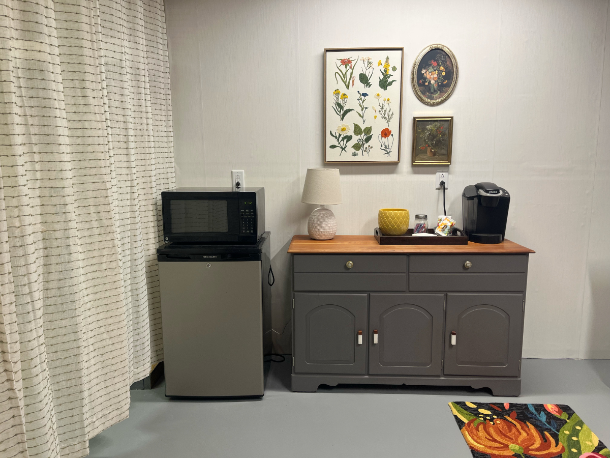 Private Bedroom, Bathroom and Livingroom in Mid Century Modern home - Photo 12