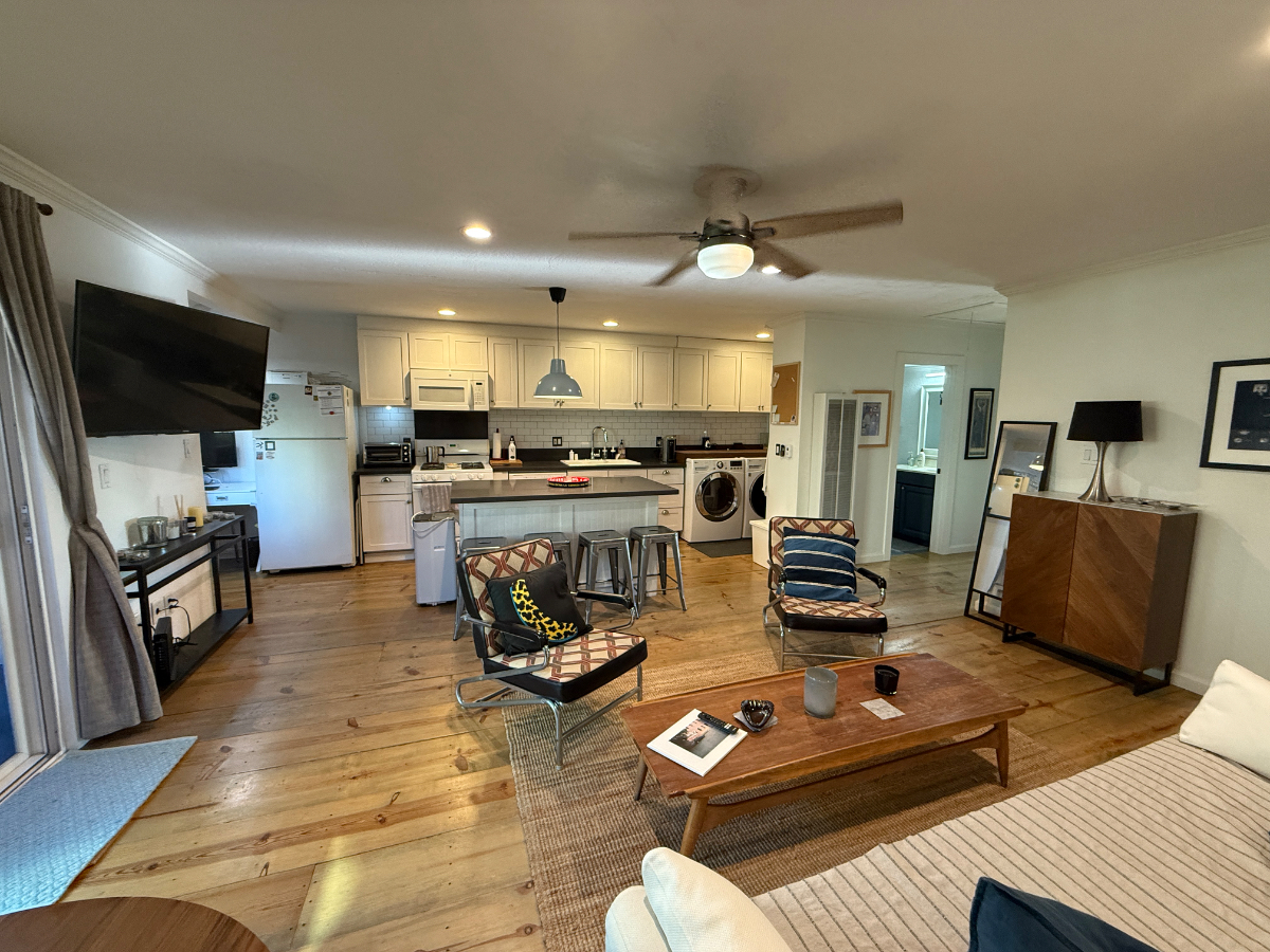 Centrally located 2 BR condo in North Park - Photo 4