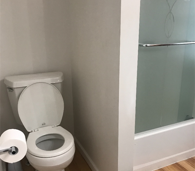 Water front  2 bedroom house , 10 min from downtown Syracuse , hospitals , university and shopping. - Photo 7