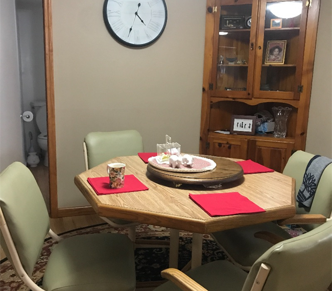 Water front  2 bedroom house , 10 min from downtown Syracuse , hospitals , university and shopping. - Photo 8