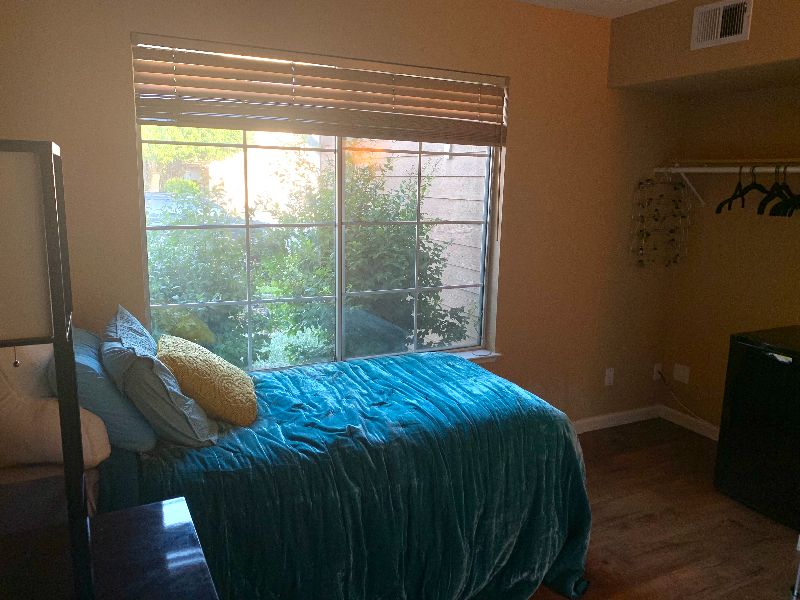 Clean Room in Spacious Home - Photo 4