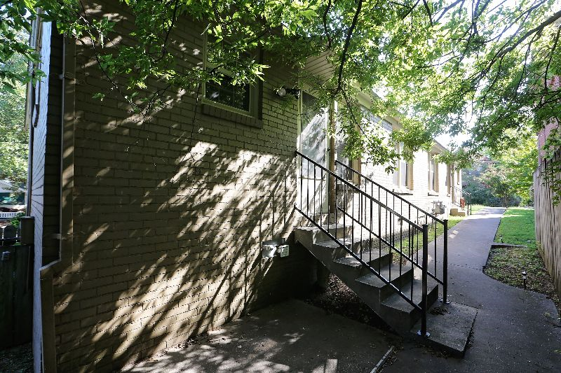 Duplex close to UAMS 4405