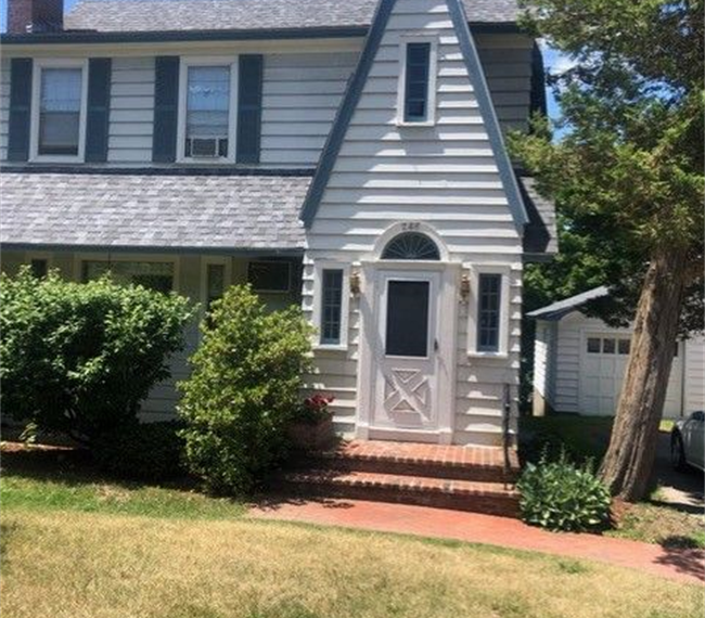 Spacious newly renovated 1Bedroom 1Bath 2nd fl apt - Photo 3