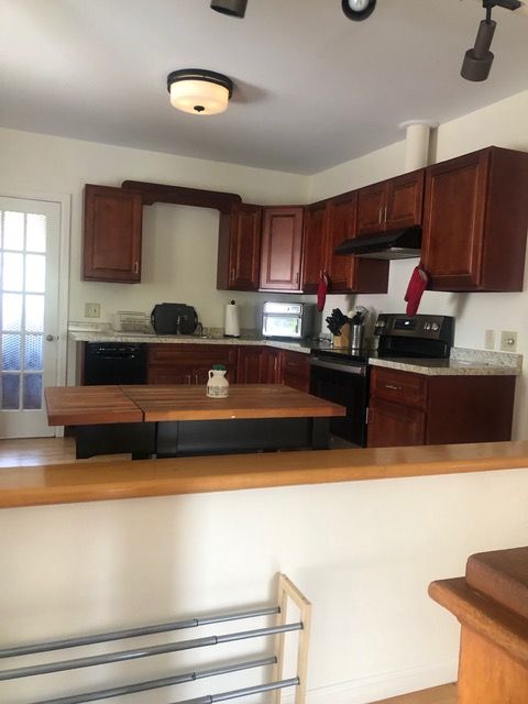 Spacious newly renovated 1Bedroom 1Bath 2nd fl apt - Photo 2