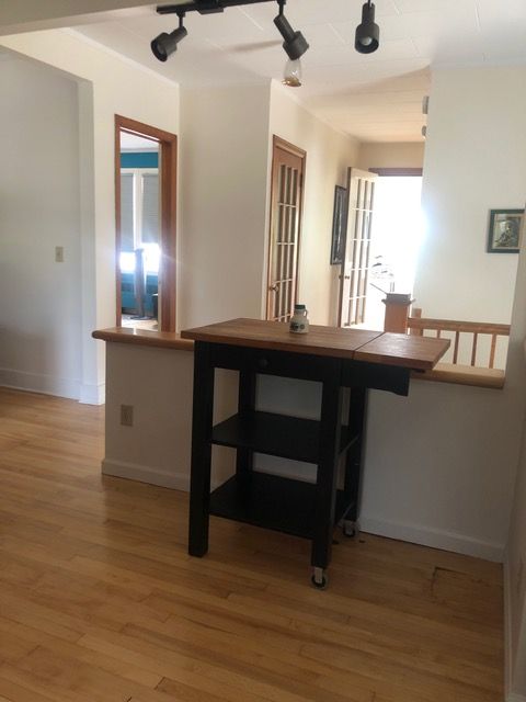 Spacious newly renovated 1Bedroom 1Bath 2nd fl apt - Photo 5