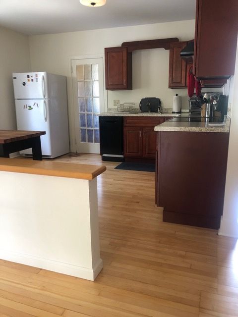 Spacious newly renovated 1Bedroom 1Bath 2nd fl apt - Photo 4