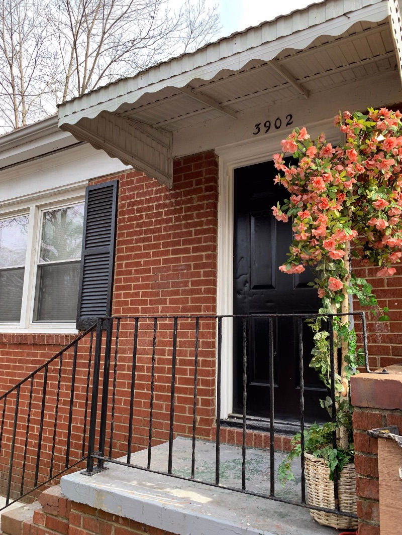 Quiet 2-bedroom duplex unit minutes from Novant and Atrium Health Medical Centers near Uptown
