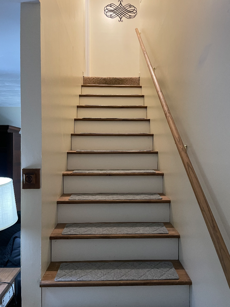 Beautiful 2 bed/ 1 1/2 bath riverfront townhouse - Photo 3