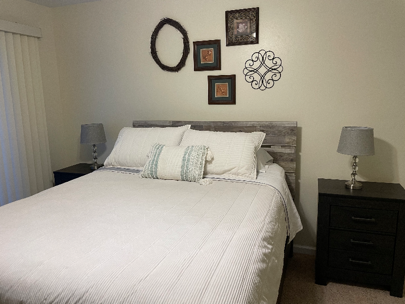 Beautiful 2 bed/ 1 1/2 bath riverfront townhouse - Photo 4