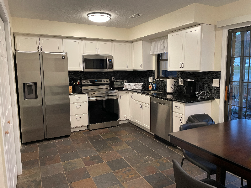 Beautiful 2 bed/ 1 1/2 bath riverfront townhouse - Photo 7