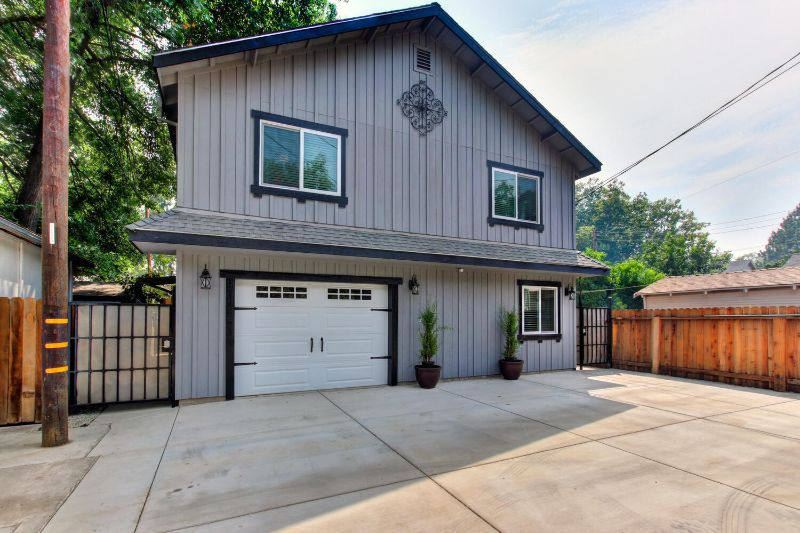 Elegant East Sacramento - Photo 3