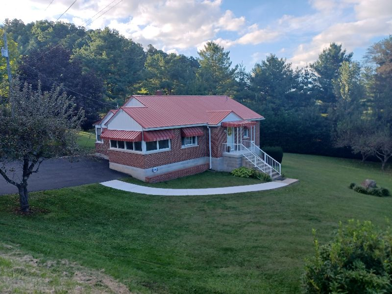 Comfortable. Fully Furnished Home Away From Home. - Photo 2