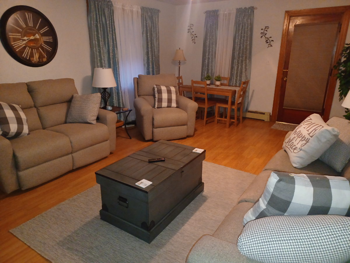Comfortable. Fully Furnished Home Away From Home. - Photo 9