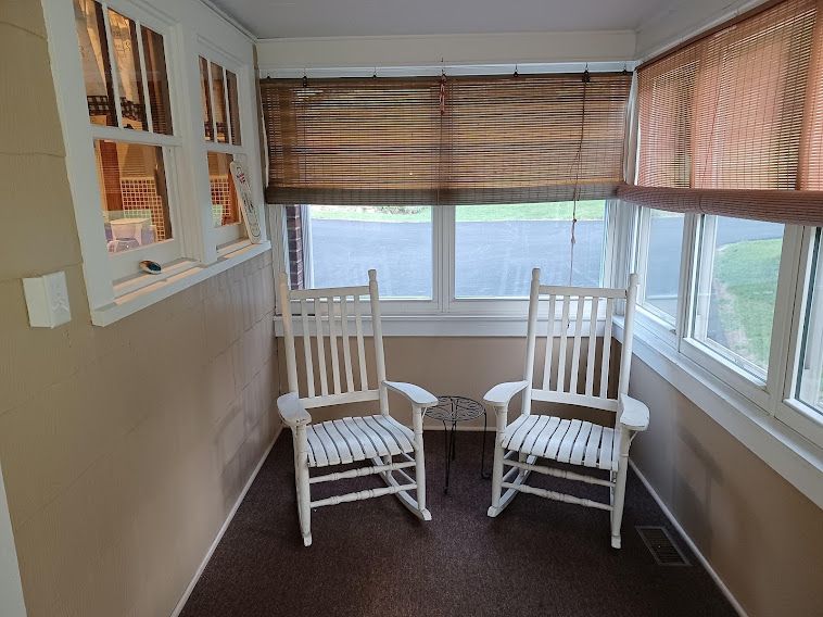 Comfortable. Fully Furnished Home Away From Home. - Photo 4