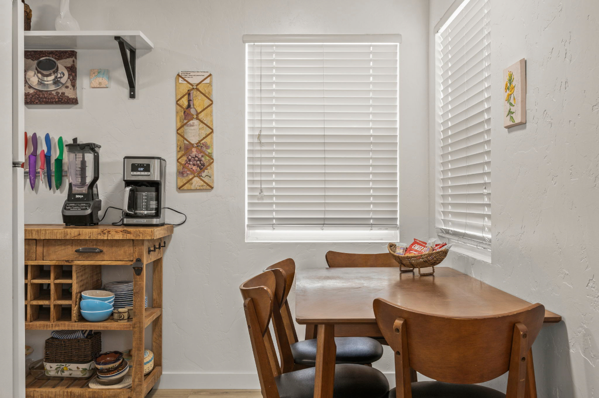 Close to beach, 2 bed/1bath - Large Yard, Pet friendly - Photo 6