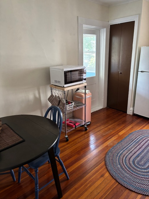 Private 1 Bedroom Apt in NOTA with 3 season porch - Photo 3