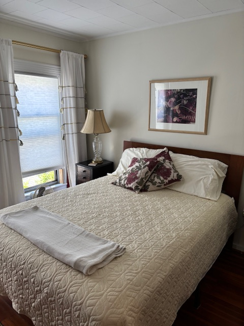 Private 1 Bedroom Apt in NOTA with 3 season porch - Photo 12