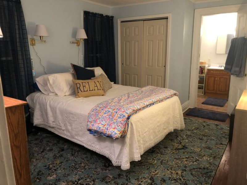 Private 1 Bedroom Apt in NOTA with 3 season porch - Photo 1