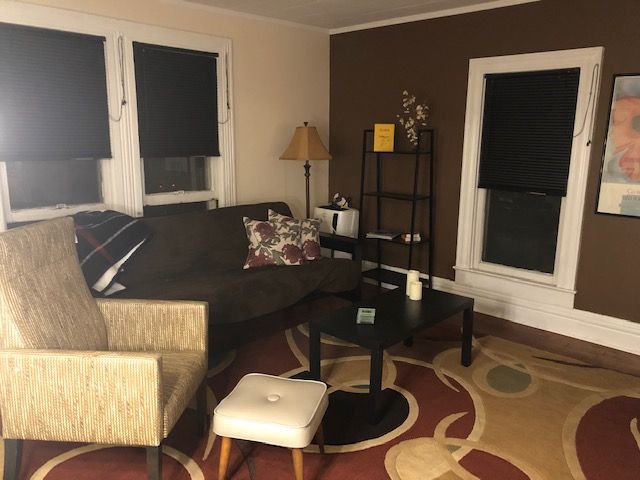 Private 1 Bedroom Apt in NOTA with 3 season porch - Photo 5