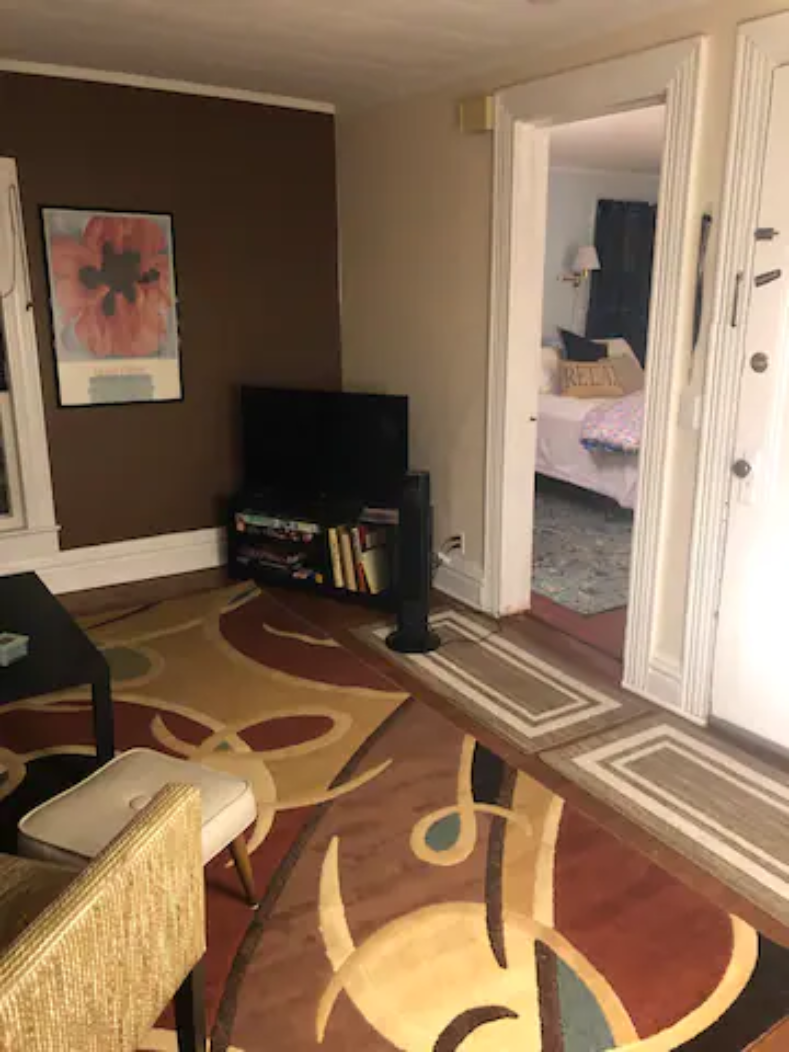 Private 1 Bedroom Apt in NOTA with 3 season porch - Photo 6