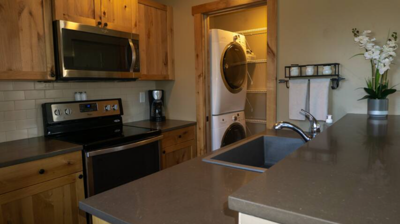 Downtown, Furnished, and Well-Appointed Studio - Photo 3