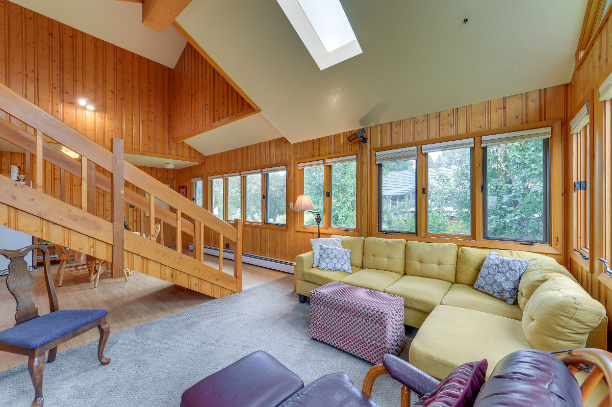 Creekside unit in town with country feel. Private and quiet - Photo 3