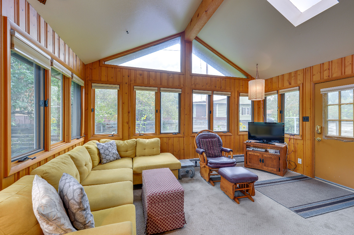 Creekside unit in town with country feel. Private and quiet - Photo 1