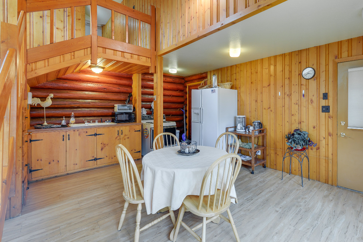 Creekside unit in town with country feel. Private and quiet - Photo 6