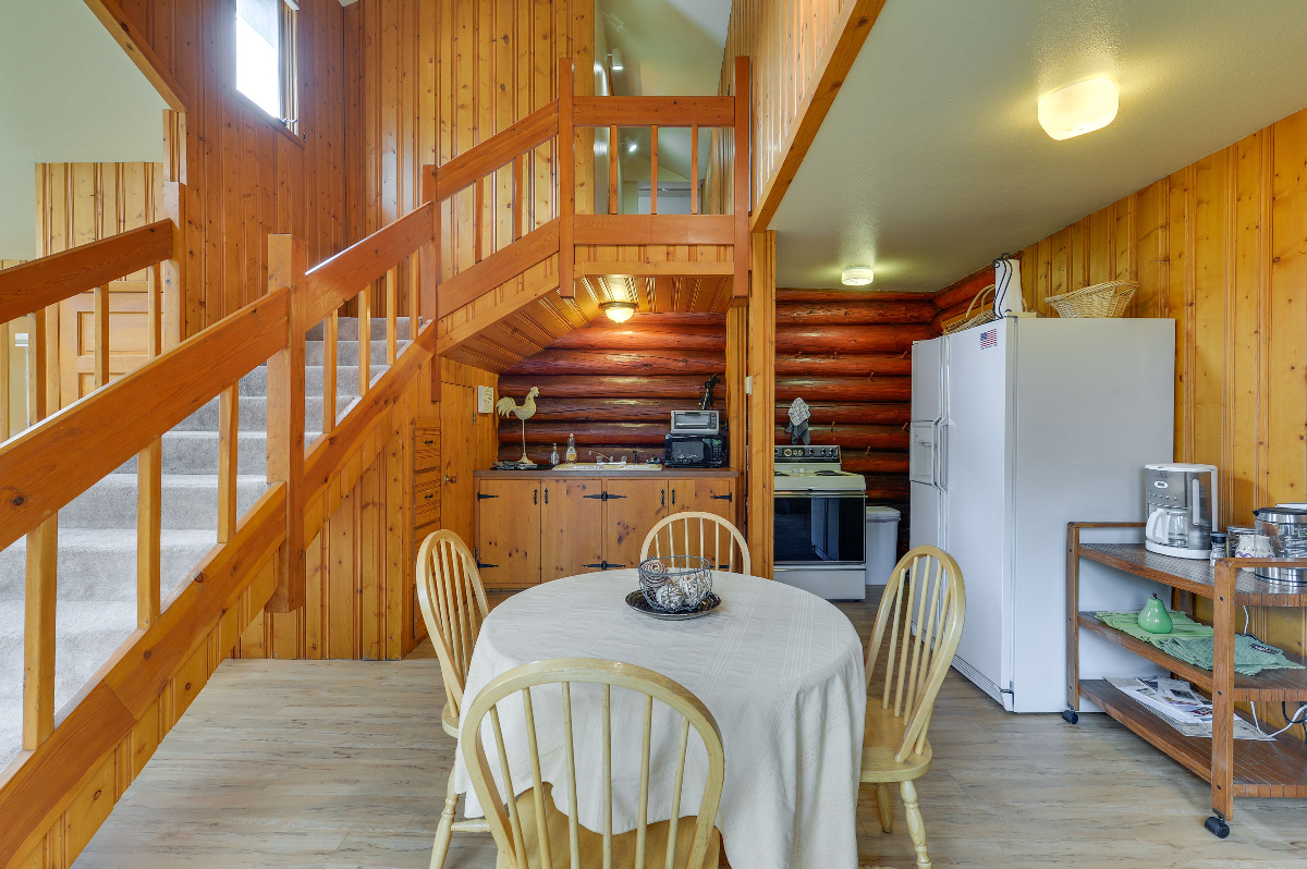 Creekside unit in town with country feel. Private and quiet - Photo 10