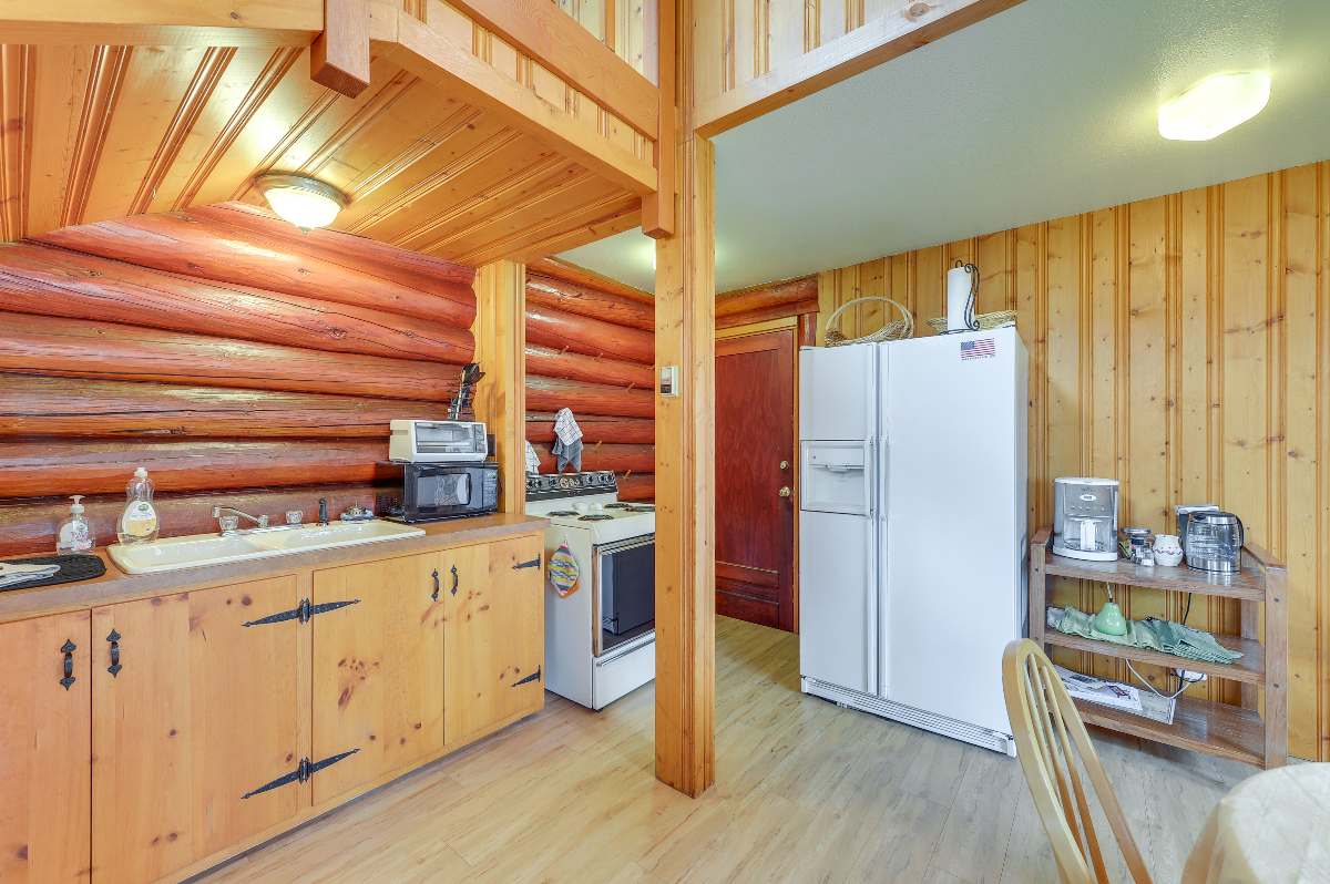 Creekside unit in town with country feel. Private and quiet - Photo 11